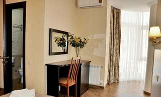 Гостевой дом Милана Витязево Полулюкс 2-местный с балконом-1