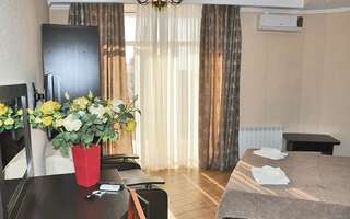 Гостевой дом Милана Витязево Полулюкс 3-местный с балконом-6