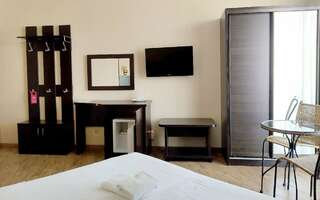 Гостевой дом Милана Витязево Полулюкс 2-местный с балконом-4