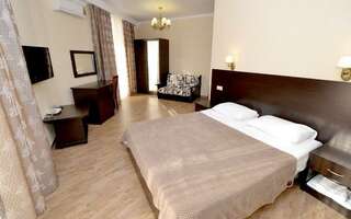 Гостевой дом Милана Витязево 3-местная комната полулюкс с балконом-4