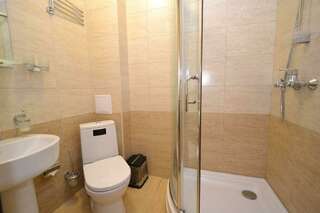 Гостевой дом Милана Витязево Комната полулюкс с 1 двуспальной кроватью с балконом-4