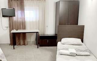 Гостевой дом Милана Витязево 4-местный номер эконом-1